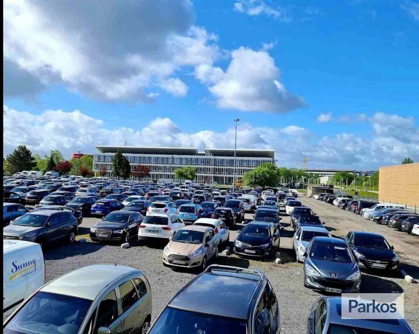 Aeropark Charleroi Low Cost - Parking Charleroi Airport - picture 1