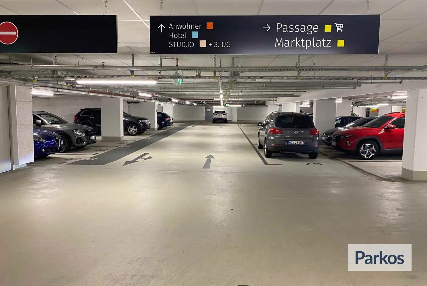 Alpina Parkgarage Perlach Plaza (Transfer mit U-Bahn/S-Bahn) - Munich Airport Parking - picture 1