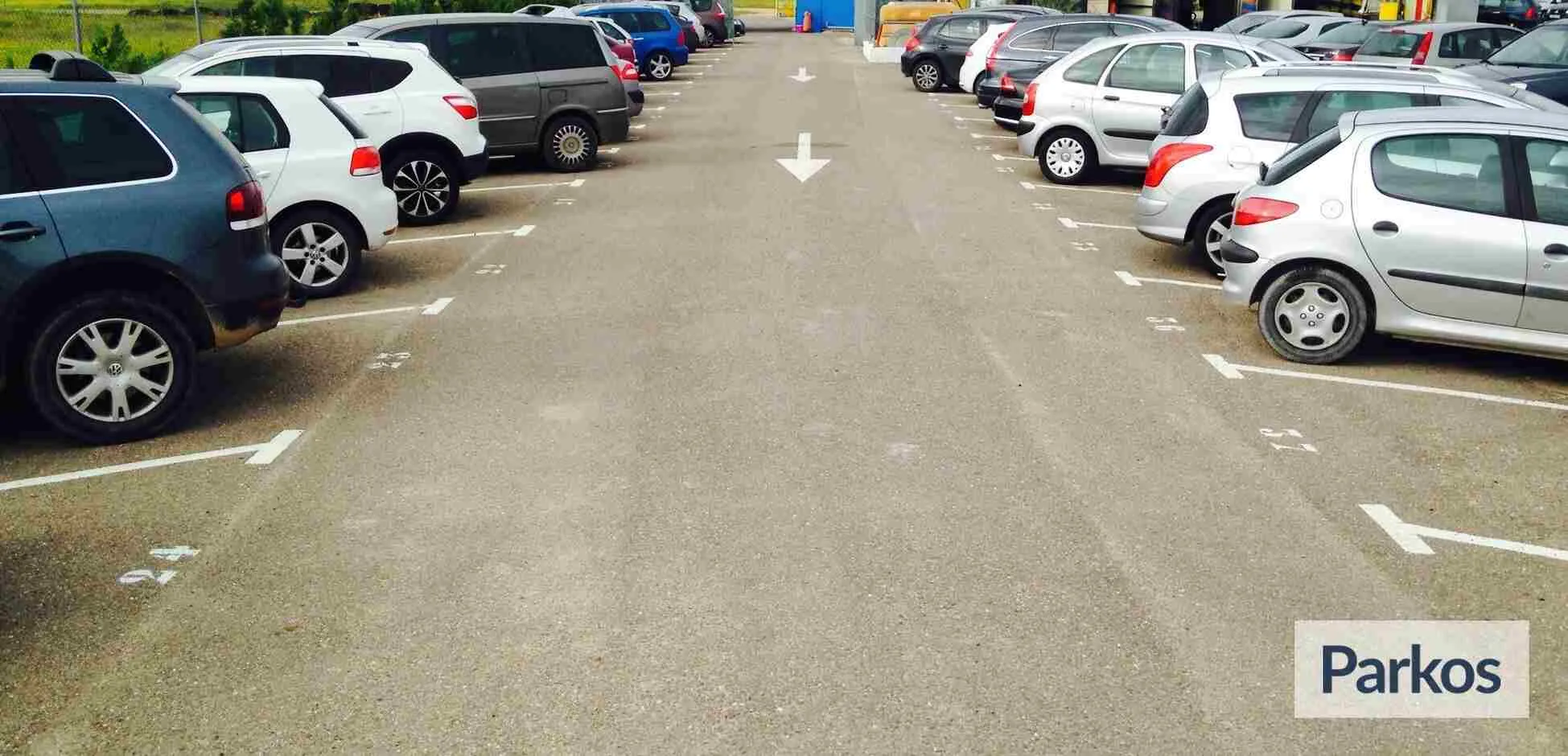 Braco Parking - Seville Airport Parking - picture 1