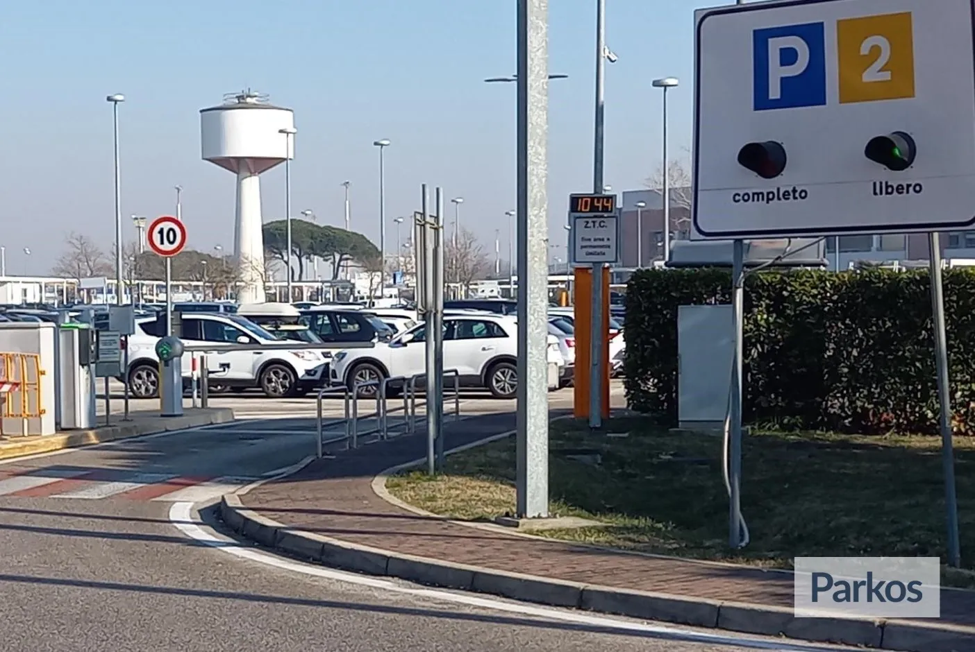 P2 Aeroporto di Venezia - Venice Airport Parking - picture 1
