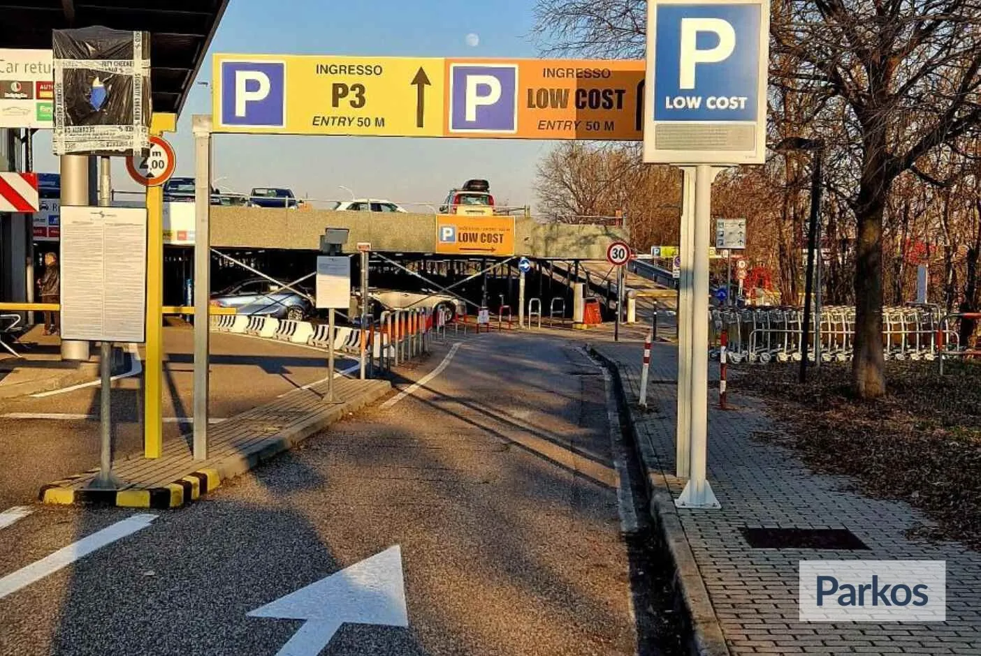 P3 Aeroporto di Verona - Parking Verona Airport - picture 1