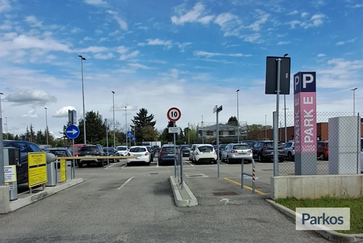 Park E Aeroporto di Treviso - Treviso Airport Parking - picture 1