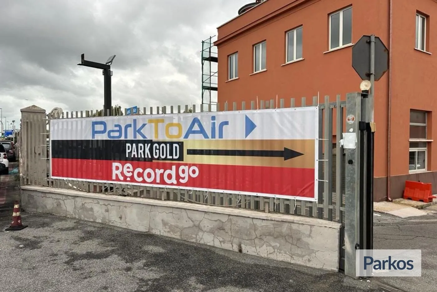 Park Gold Fiumicino (Paga online) - Parking Fiumicino - picture 1