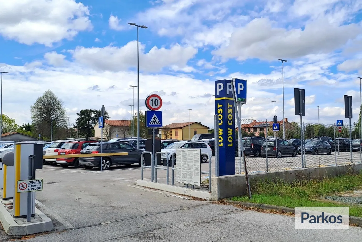 Park Low Cost Aeroporto di Treviso - Treviso Airport Parking - picture 1