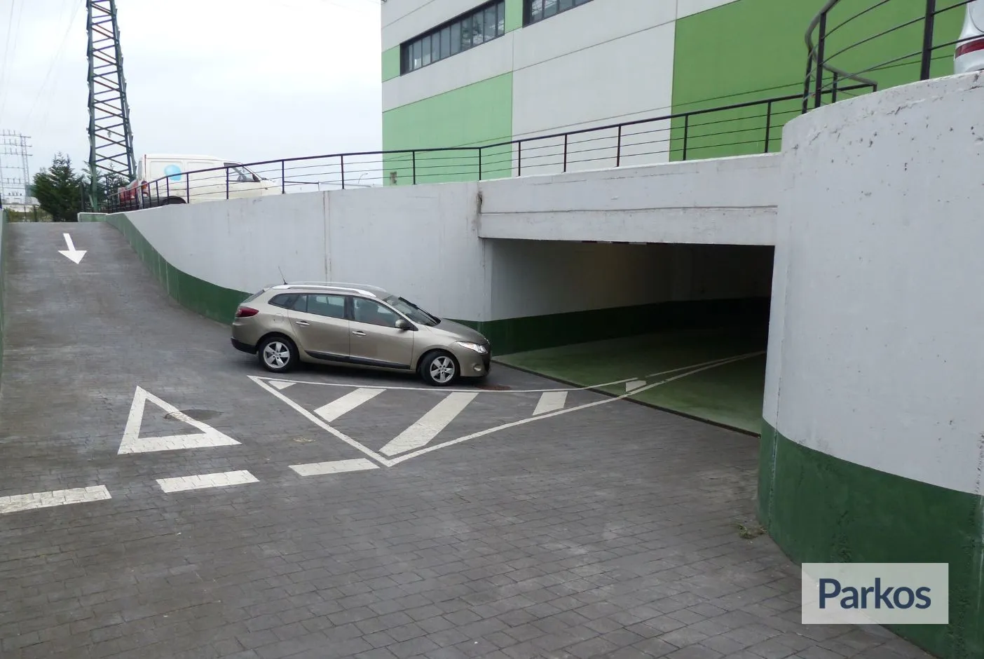 Epark Bilbao - Bilbao Airport Parking - picture 1